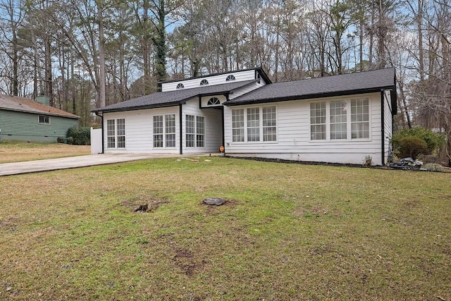 view of front of house with a front yard