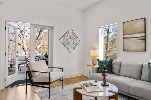 living area featuring light wood-style flooring and baseboards