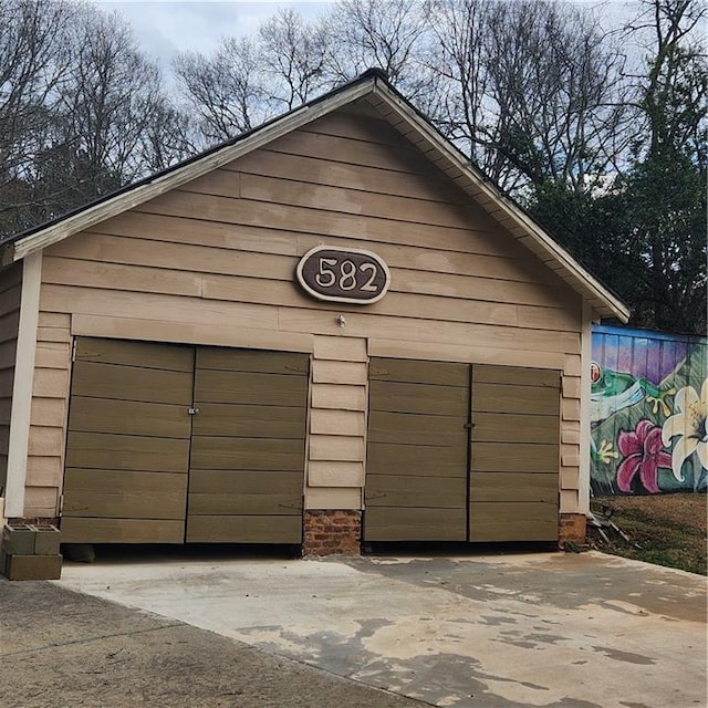 view of detached garage