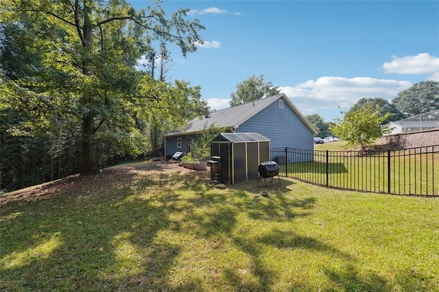 view of yard featuring a storage unit