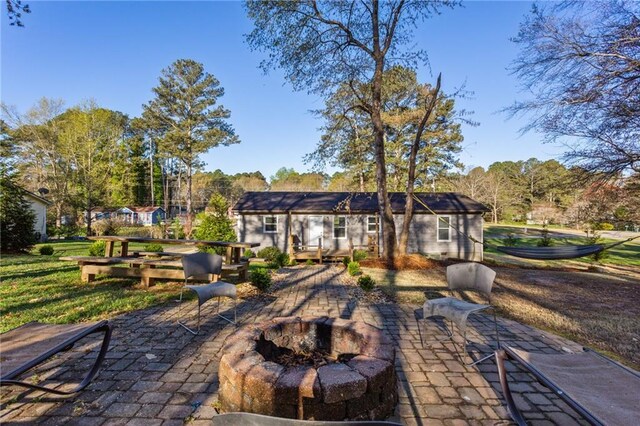 view of patio featuring an outdoor fire pit