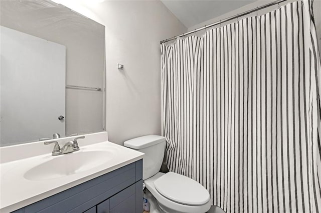 3723 Glenwood Rd, Decatur, GA 30032 - full bathroom with toilet, vanity, and curtained shower