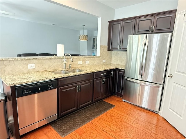 5850 Shiloh Woods Dr, Cumming, GA 30040 - kitchen with stainless steel appliances, a sink, a peninsula, and tasteful backsplash
