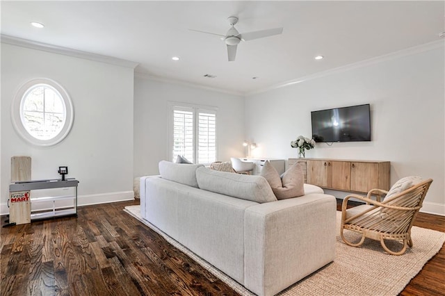 living area with baseboards, ornamental molding, ceiling fan, recessed lighting, and wood finished floors
