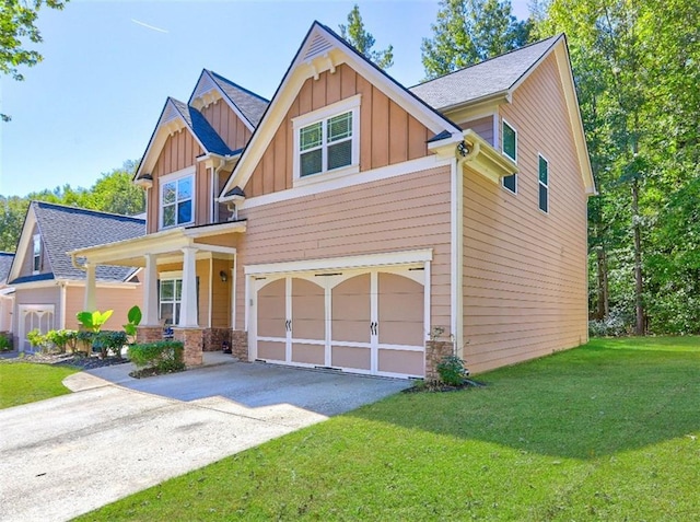 craftsman house featuring a garage and a front lawn