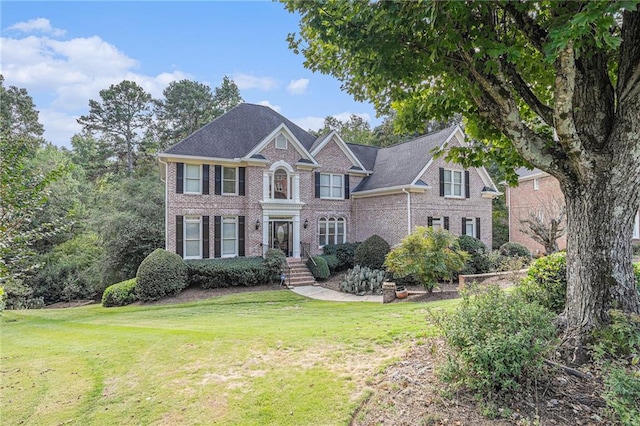 view of front of house with a front lawn