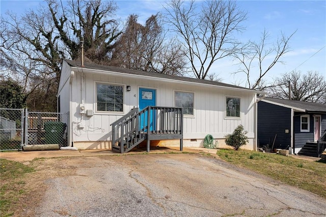 view of front of home featuring a gate, crawl space, and fence