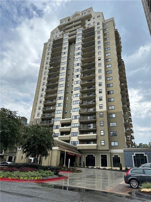 795 Hammond Dr, Sandy Springs, GA 30328 - view of apartment building / complex featuring uncovered parking