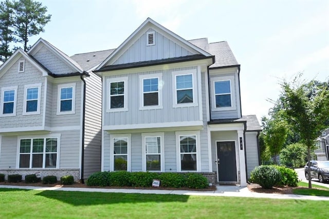 view of front of home with a front lawn