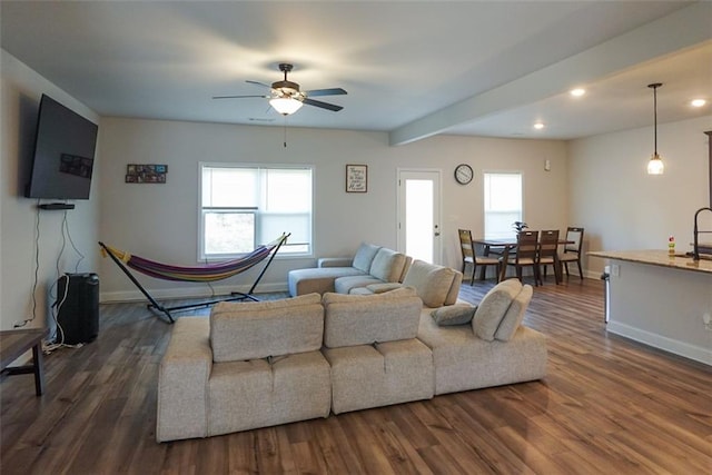 living room featuring dark wood-style floors, ceiling fan, recessed lighting, and baseboards