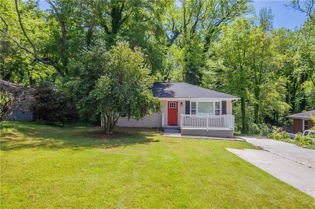 view of front of home with a porch, a front yard, and driveway