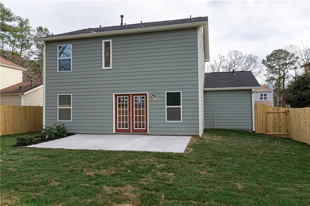 rear view of house featuring a patio area, a fenced backyard, and a yard