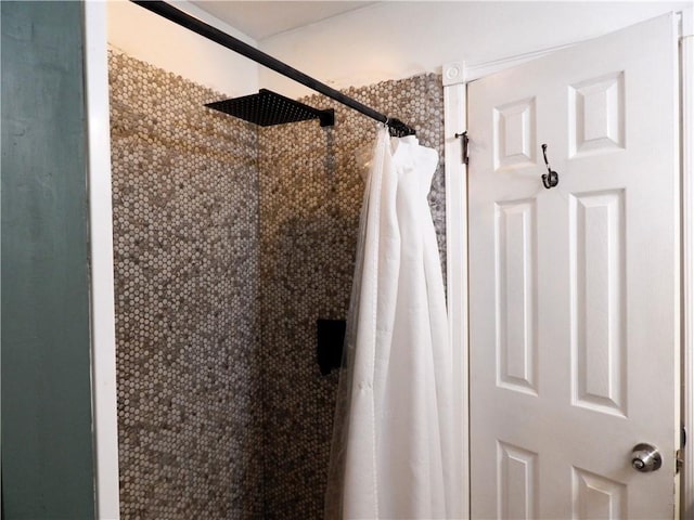 727 Regina Ct, Lawrenceville, GA 30043 - bathroom with a tile shower