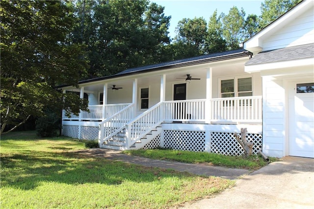 view of front of house featuring a front yard, covered porch, a garage, and ceiling fan