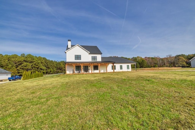 view of front facade with a front lawn