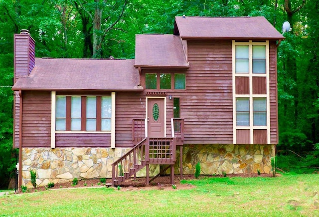 view of front of property with a front lawn