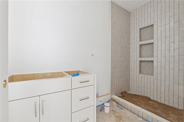 bathroom featuring concrete flooring