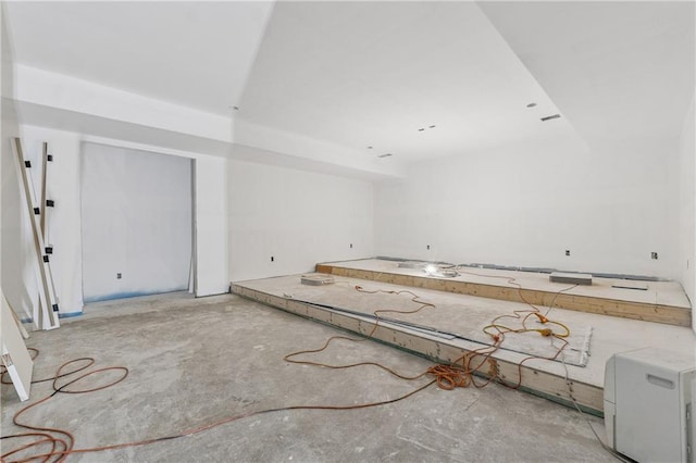 empty room featuring concrete flooring