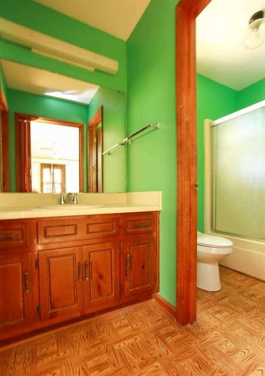 290 Timber Ridge Trl, Carrollton, GA 30117 - bathroom featuring vanity, combined bath / shower with glass door, and lofted ceiling