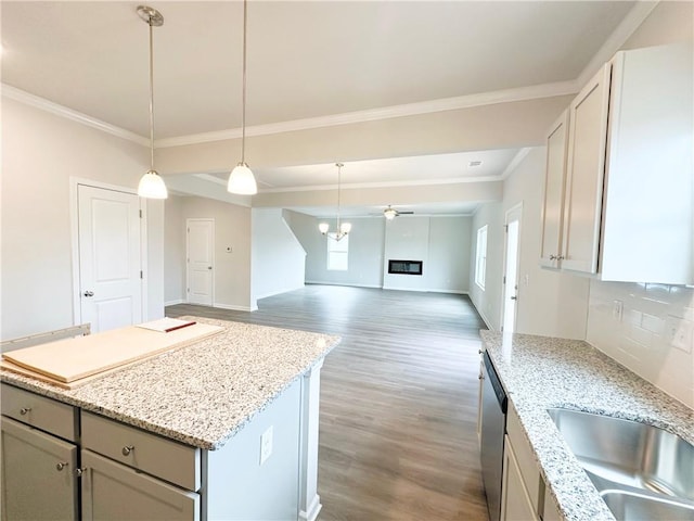 kitchen featuring crown molding, wood finished floors, tasteful backsplash, and ceiling fan