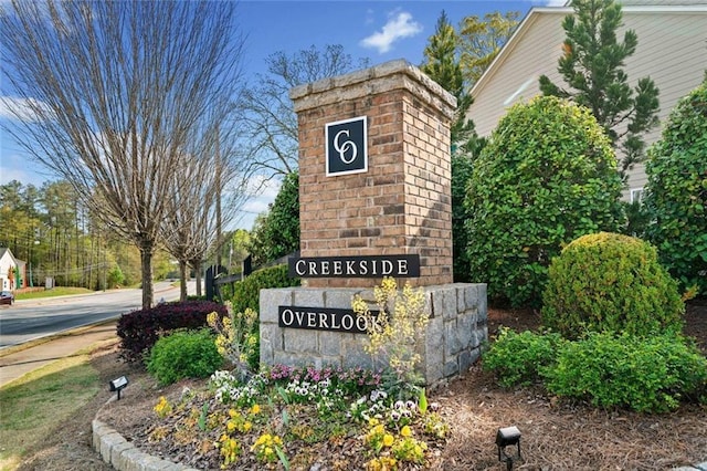 view of community / neighborhood sign