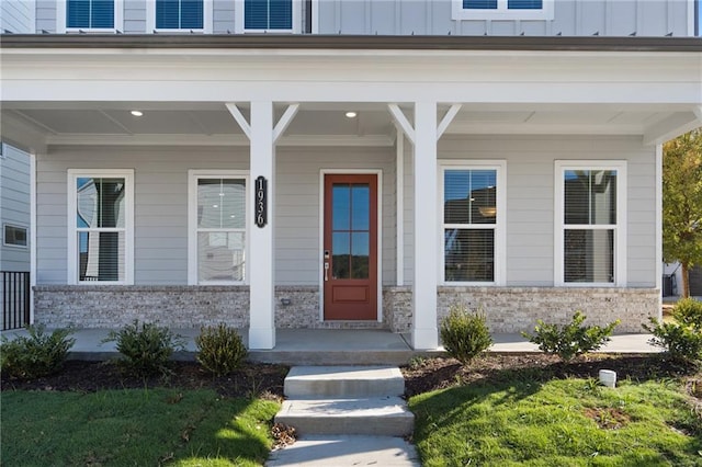 doorway to property with covered porch