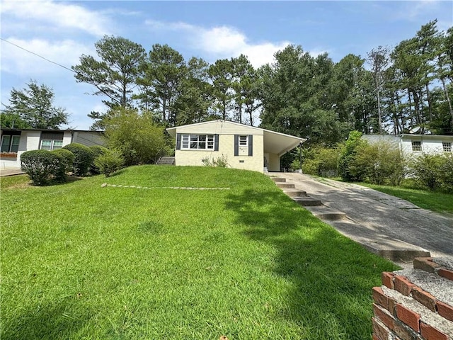 ranch-style house featuring a front yard