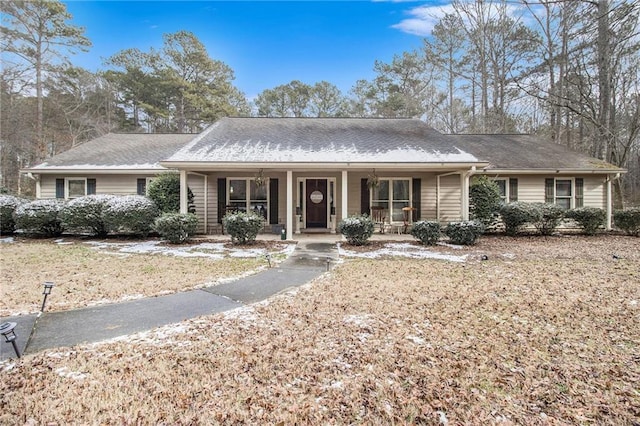 single story home with a porch