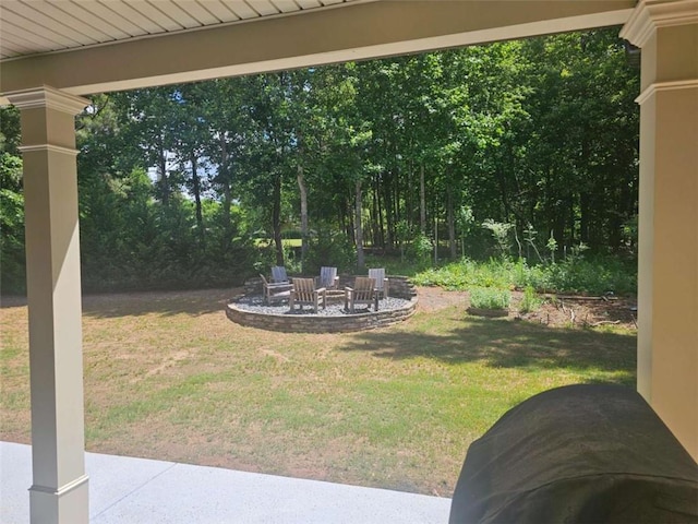 124 Archstone Sq, Mcdonough, GA 30253 - view of green lawn with a patio area