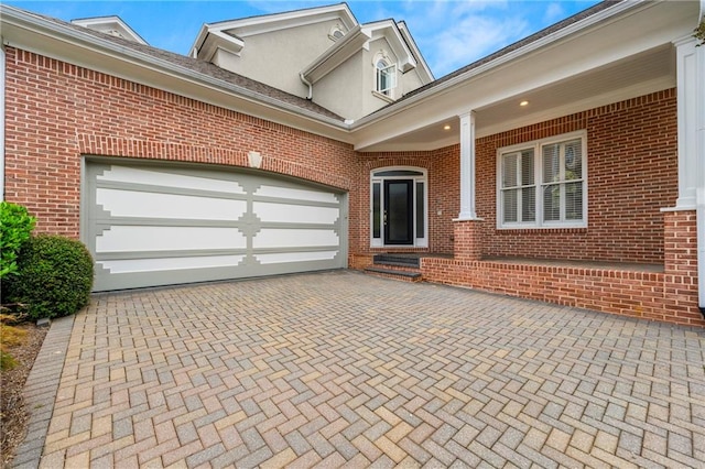 view of front facade featuring a garage