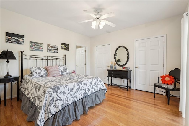 bedroom featuring light wood-style floors and a ceiling fan