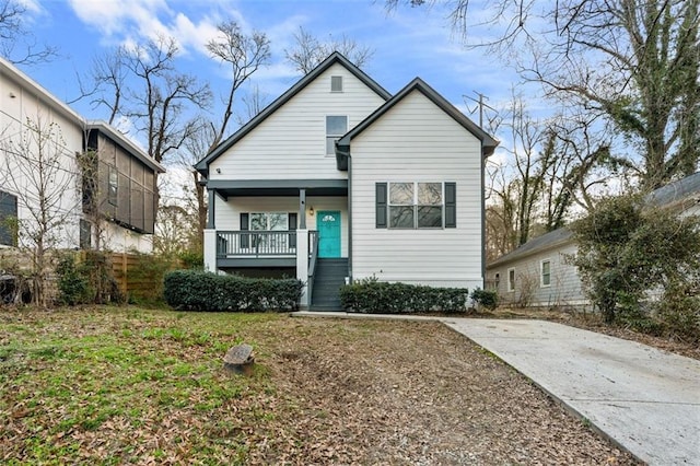 view of front of house featuring a front lawn and a porch