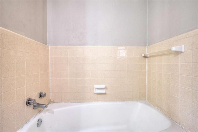 707 E Spring St E, Monroe, GA 30655 - full bath featuring a bath