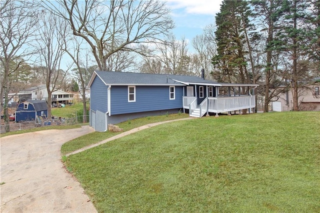 view of front of home featuring a porch and a front yard