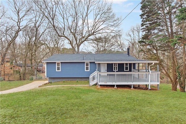 view of front of property with a front lawn