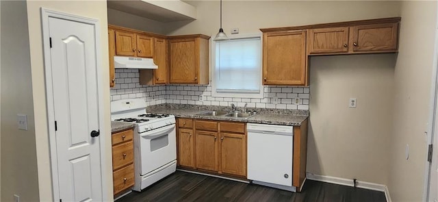 kitchen with decorative light fixtures, sink, decorative backsplash, dark wood-type flooring, and white appliances