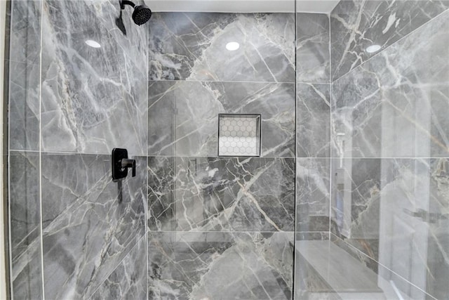 full bathroom featuring a tile shower