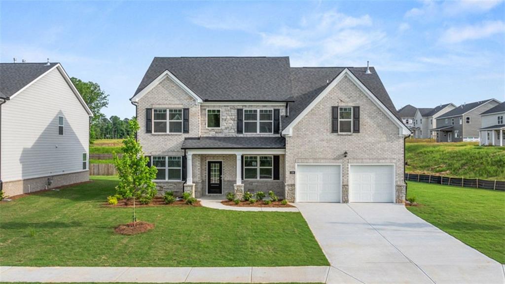 craftsman house with a garage, a front lawn, and covered porch