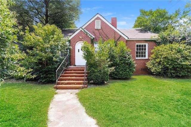 view of front of property with a front lawn