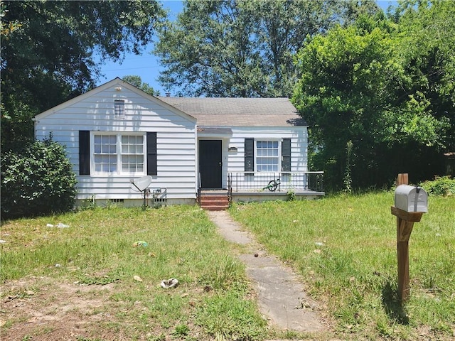 view of front of house featuring a front yard