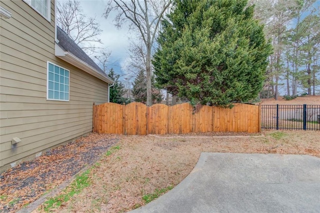 view of yard with a patio