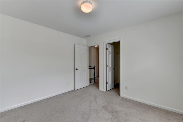 580 Hammersmith Dr, Suwanee, GA 30024 - unfurnished bedroom featuring light colored carpet, baseboards, and a spacious closet