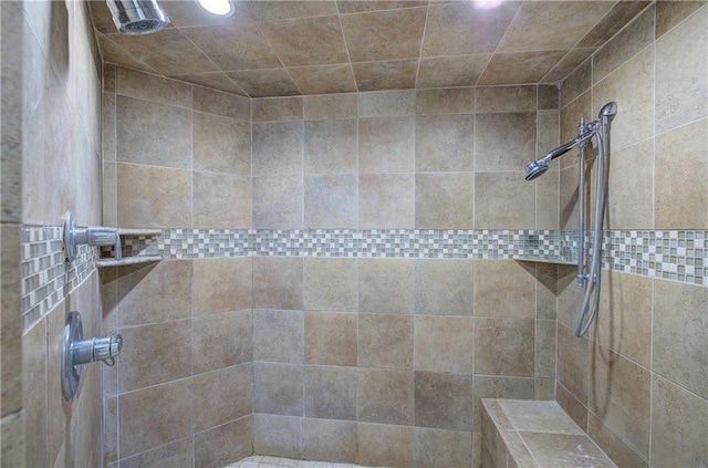 317 Shenandoah Dr NE, Calhoun, GA 30701 - full bath featuring a tile shower and recessed lighting