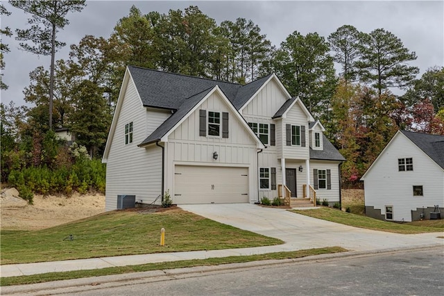 view of front facade featuring a front lawn and a garage