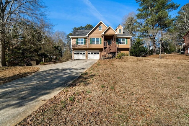 view of front facade featuring a garage