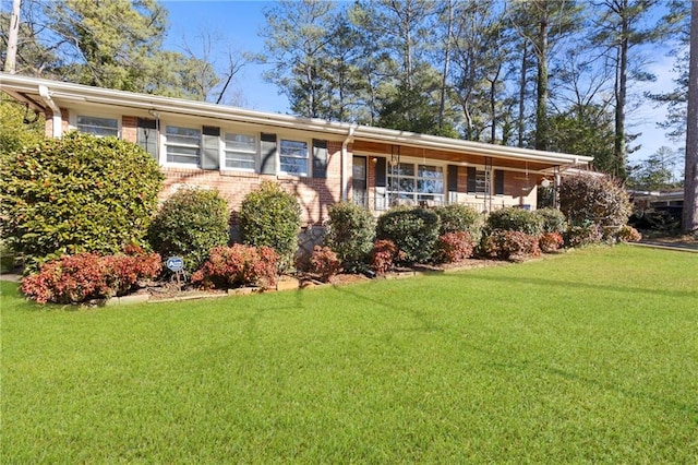 single story home featuring a front yard