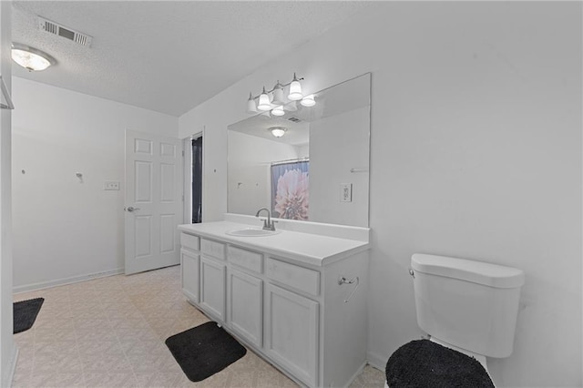 full bath with a textured ceiling, toilet, vanity, visible vents, and baseboards