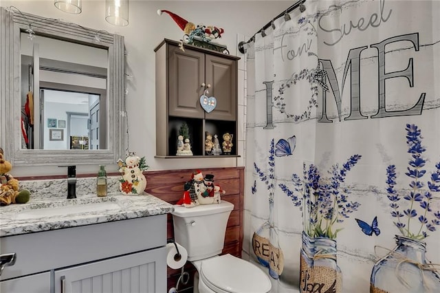 bathroom with vanity, a shower with shower curtain, and toilet