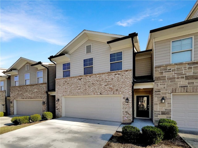 townhome / multi-family property featuring a garage