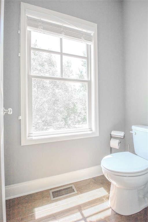 1420 Baygreen Rd, Suwanee, GA 30024 - bathroom featuring toilet, plenty of natural light, and baseboards